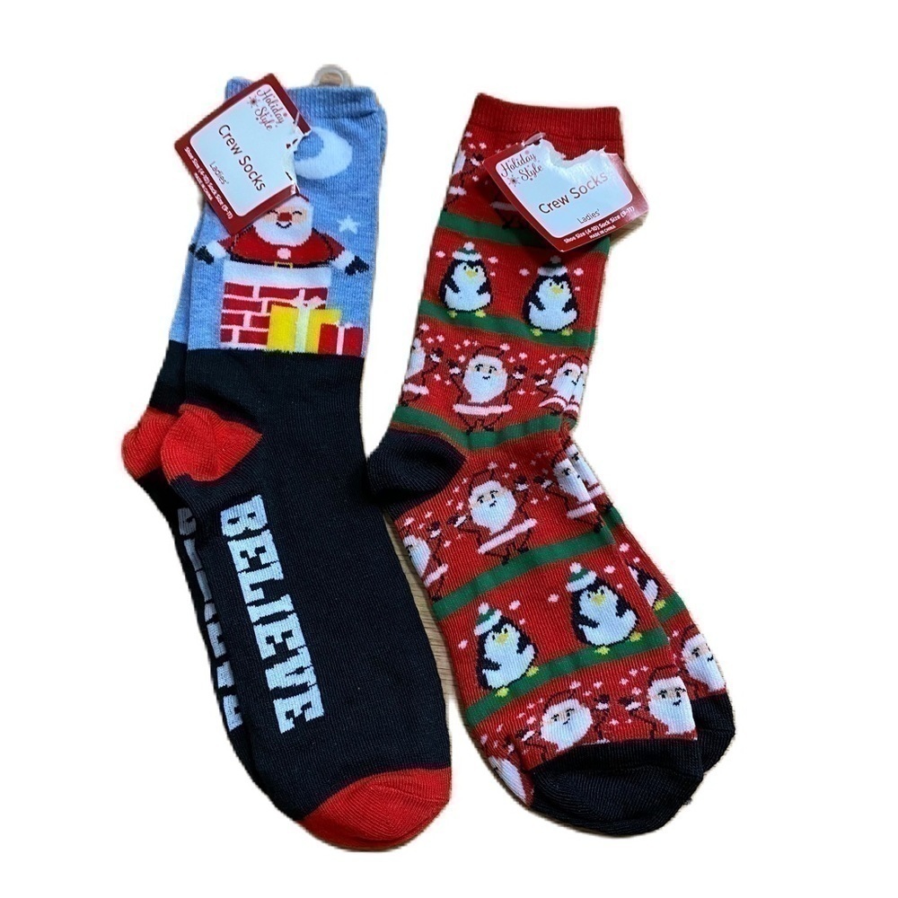 Christmas Women’s Crew Socks Bundle Santa Penguins NWT 4-10 Red Black